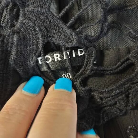 Torrid Black Sleeveless Crochet Yoke SwissDot Top 00 Dark Elegance Feminine Edge - Picture 12 of 13